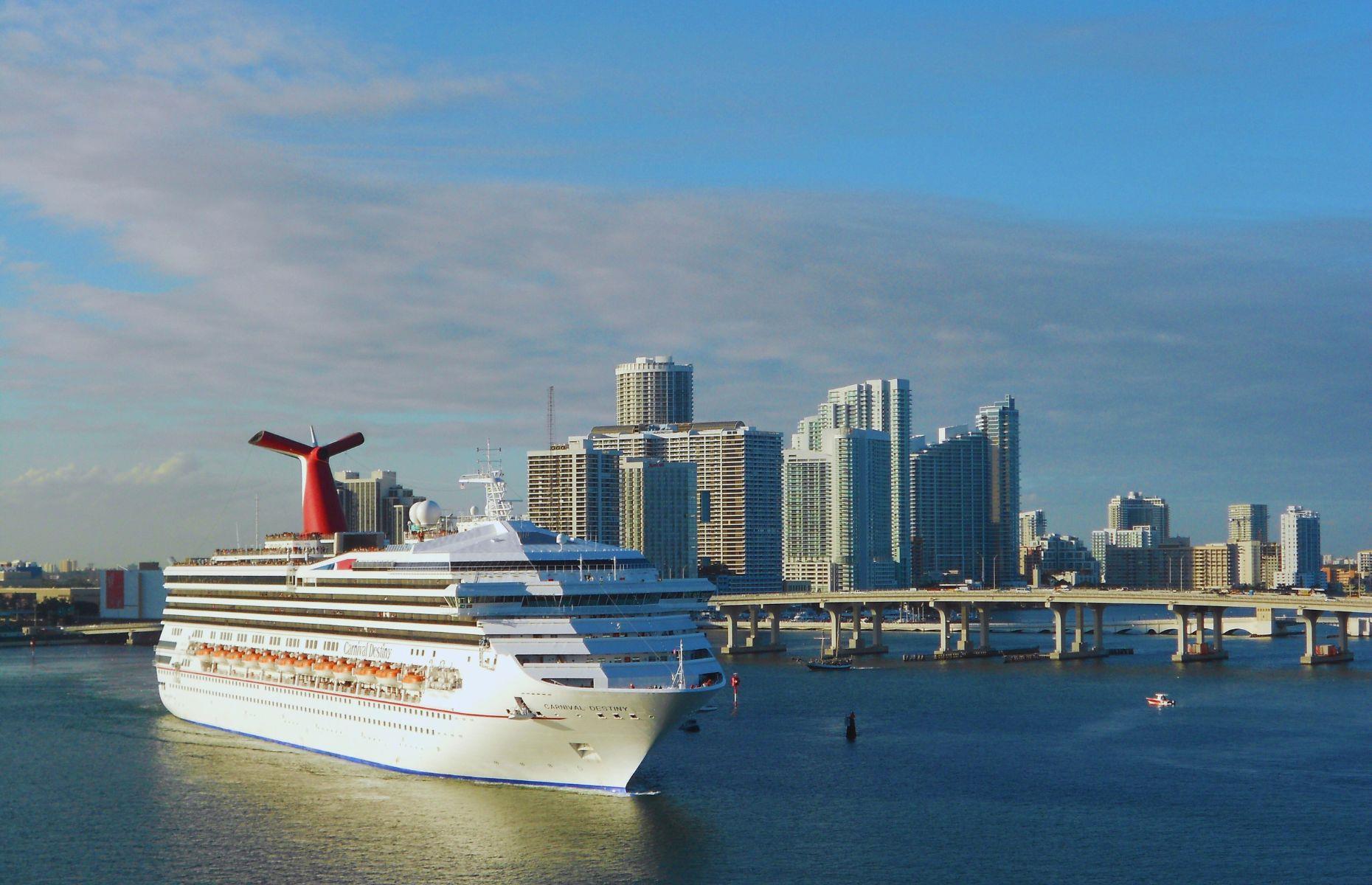 9. Carnival Destiny (893 feet)